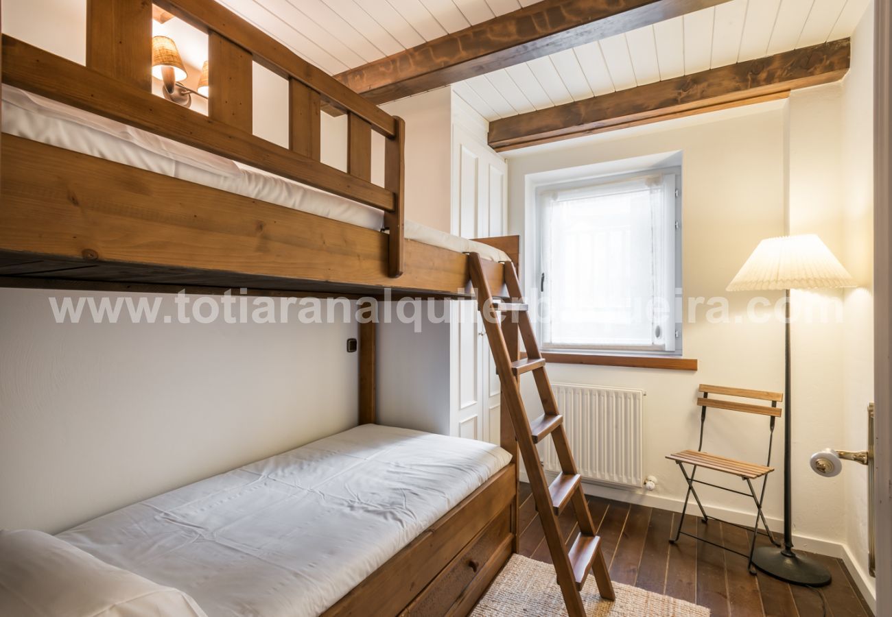 Dormitorio del apartamento Cap dera Vila by Totiaran en Vielha. A 20 minutos de Baqueira