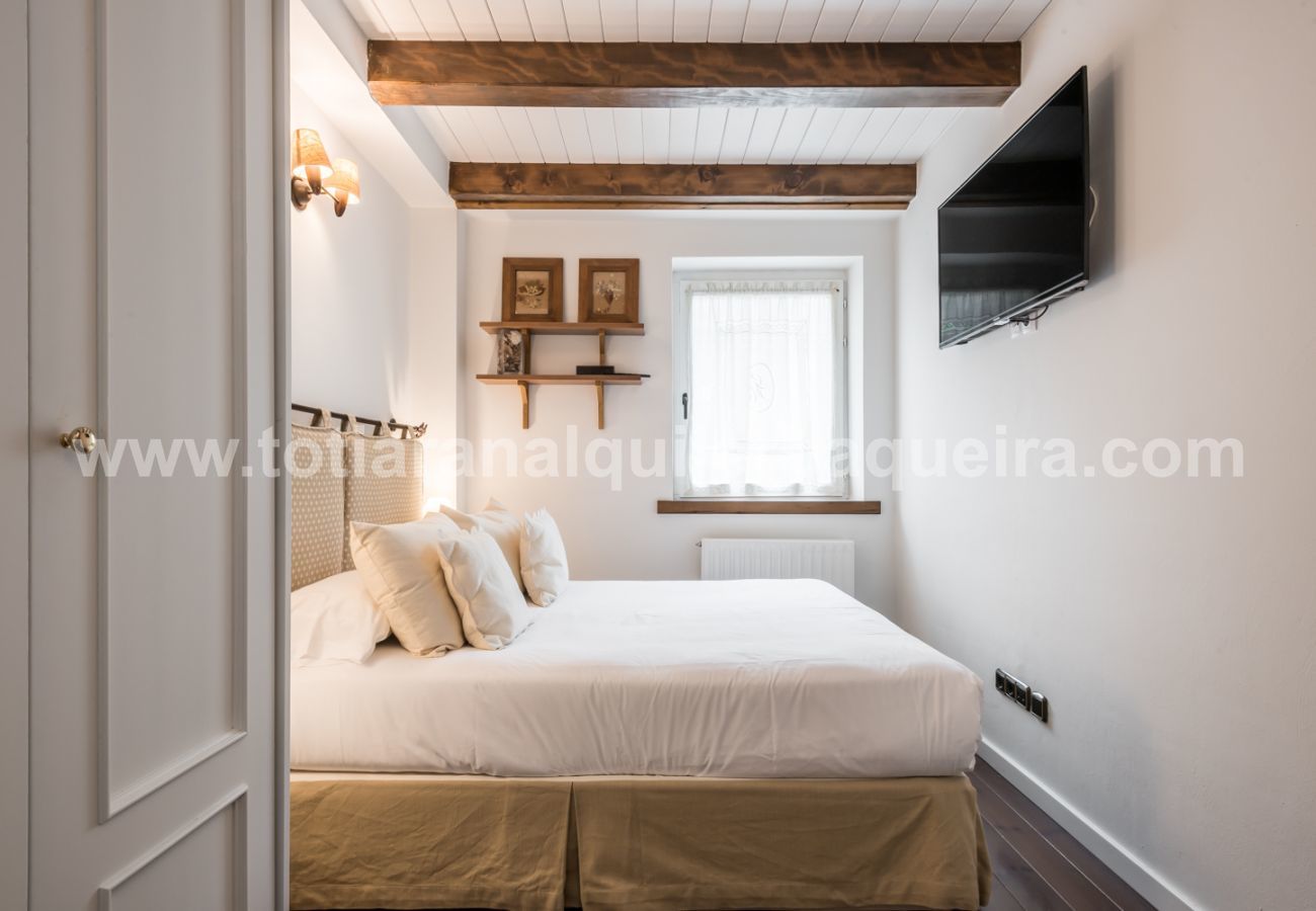 Dormitorio del apartamento Cap dera Vila by Totiaran en Vielha. A 20 minutos de Baqueira