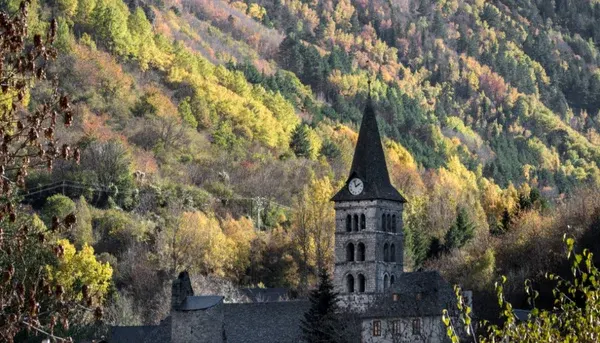 Pueblo de Arties en el valle de Arán