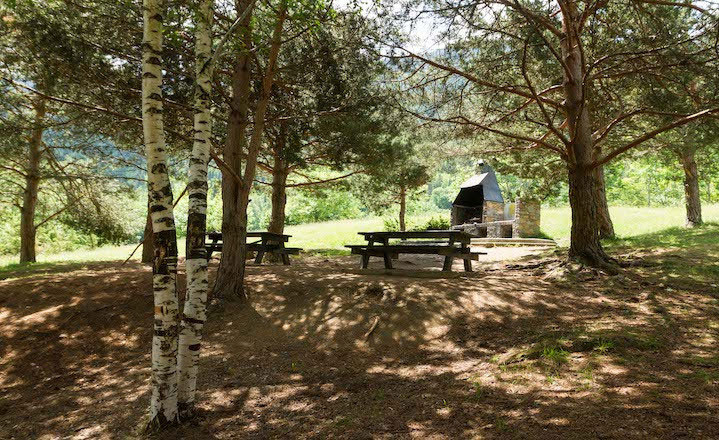 asadores y barbacoas para hacer picnic en el valle de Arán