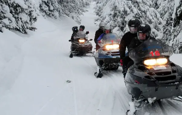 motos de nieve finde en pareja baqueira