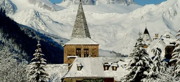 gessa pueblo llamativo pirineos