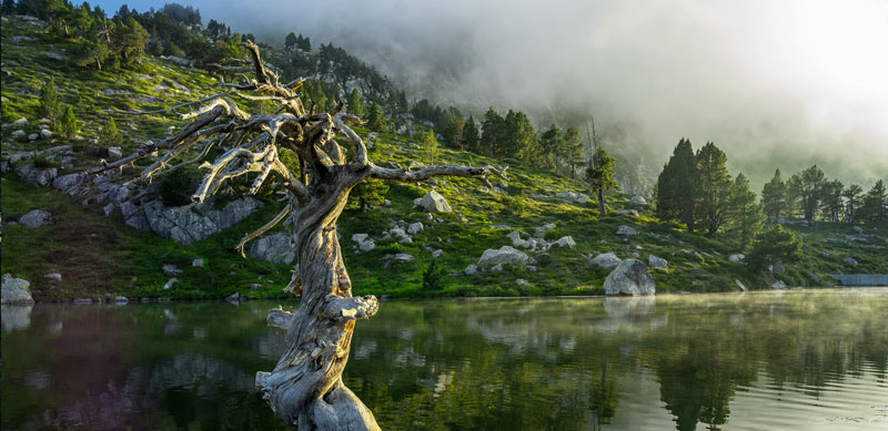 vistas de un lago en una ruta del valle de Aran