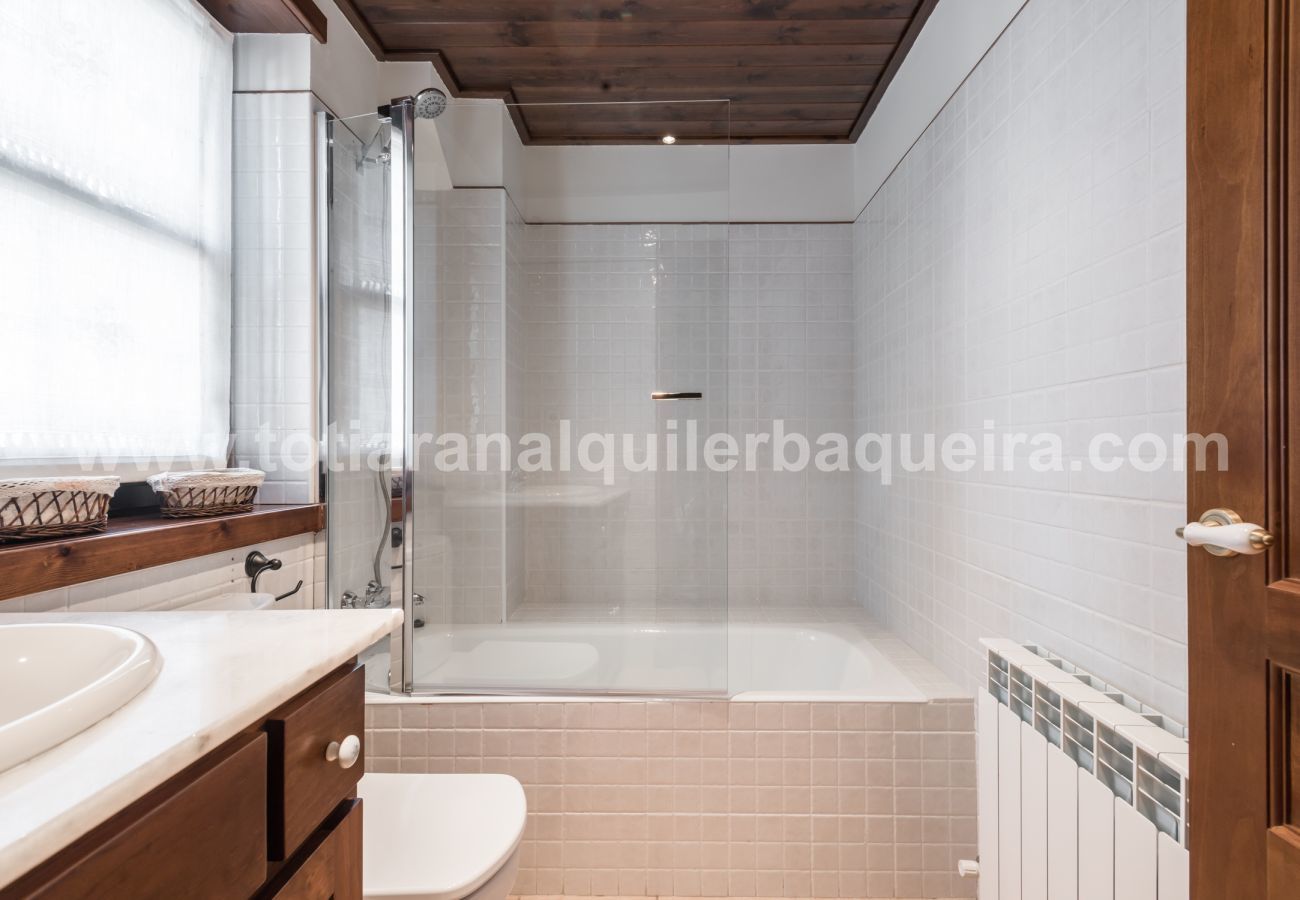 Apartment in Baqueira - Montgarri by Totiaran