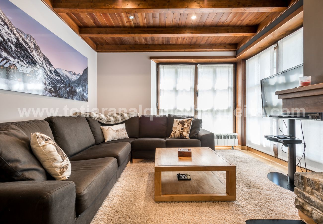 Apartment in Baqueira - Restanca by Totiaran