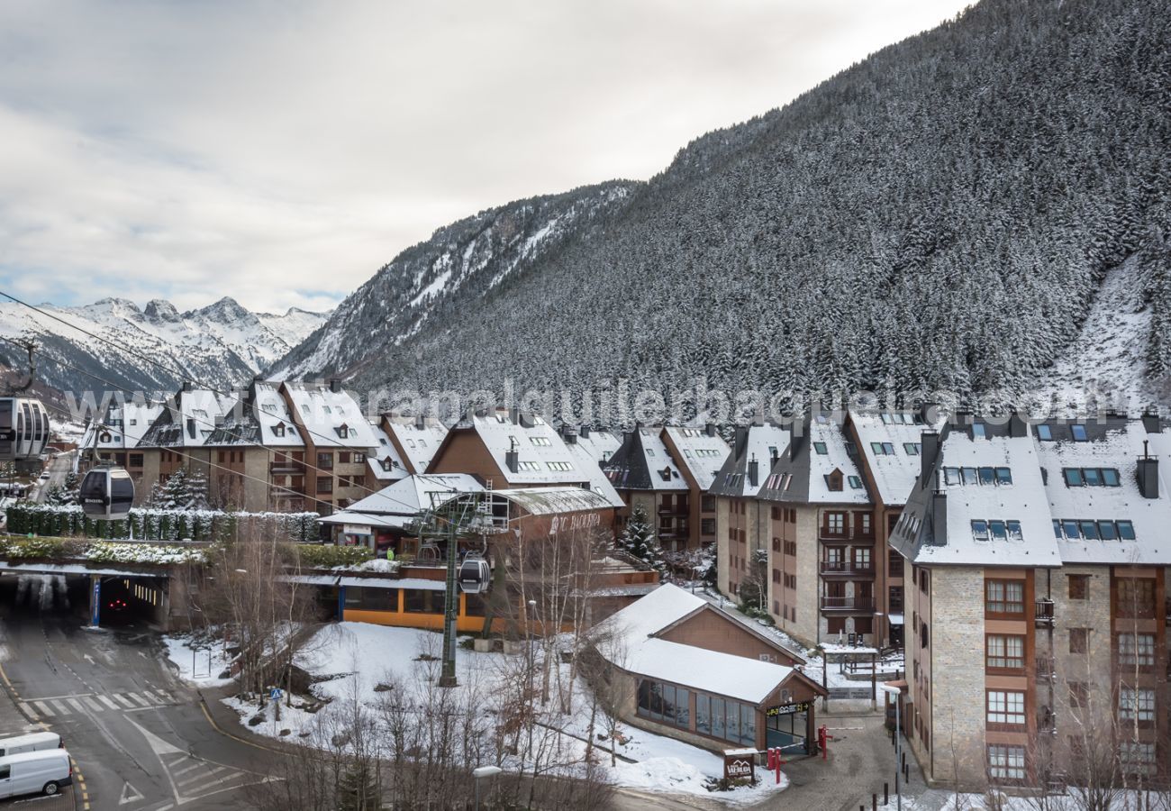 Apartment in Baqueira - Carlac by Totiaran