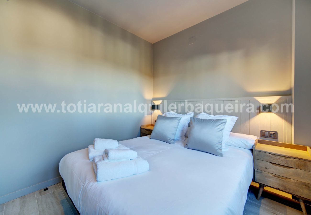 Apartment in Baqueira - Cris by Totiaran