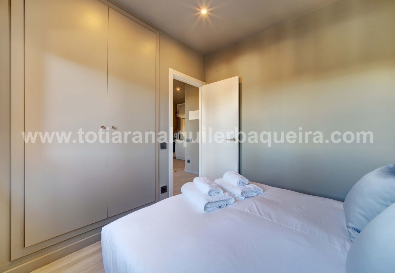 Apartment in Baqueira - Cris by Totiaran