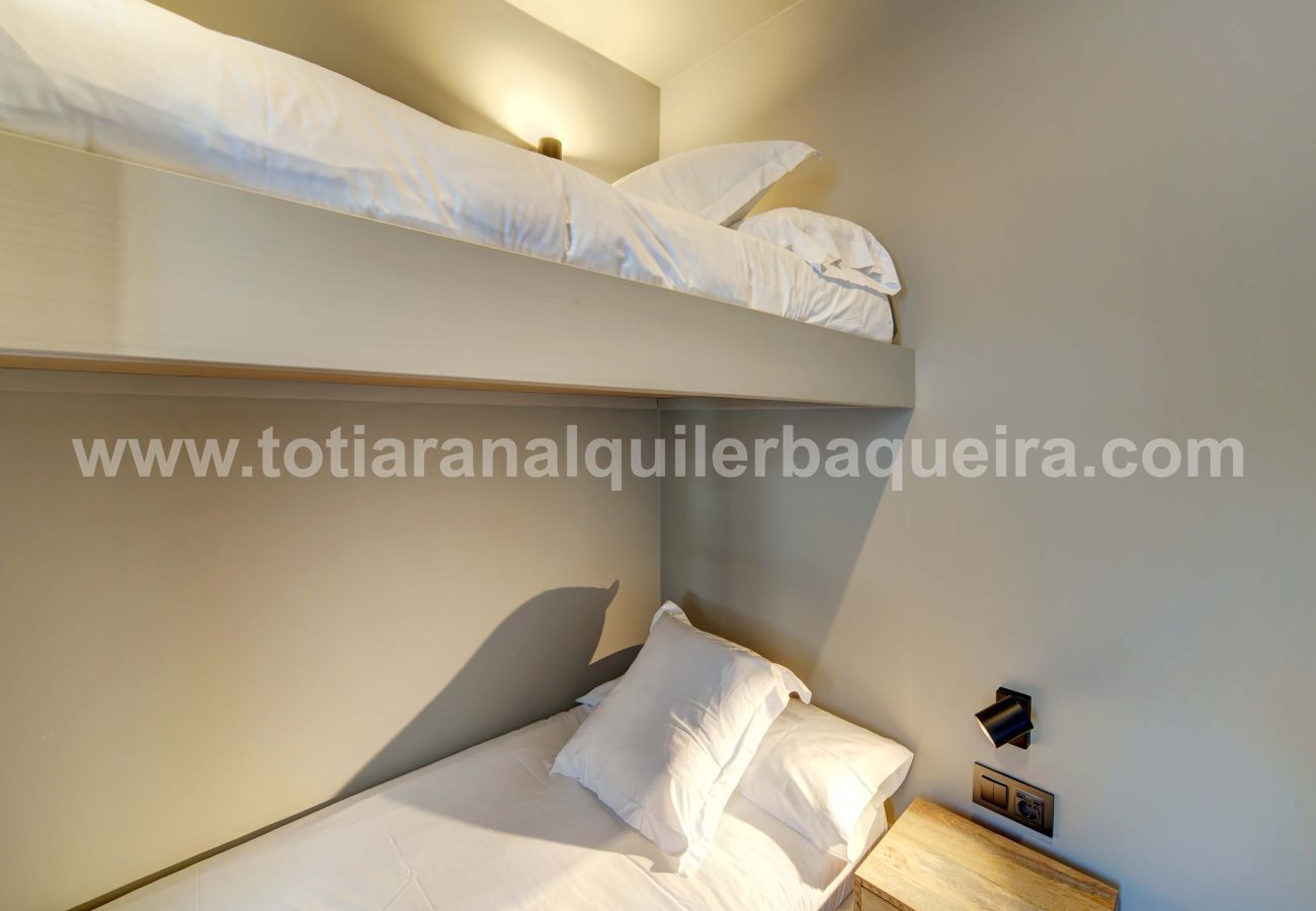 Apartment in Baqueira - Cris by Totiaran