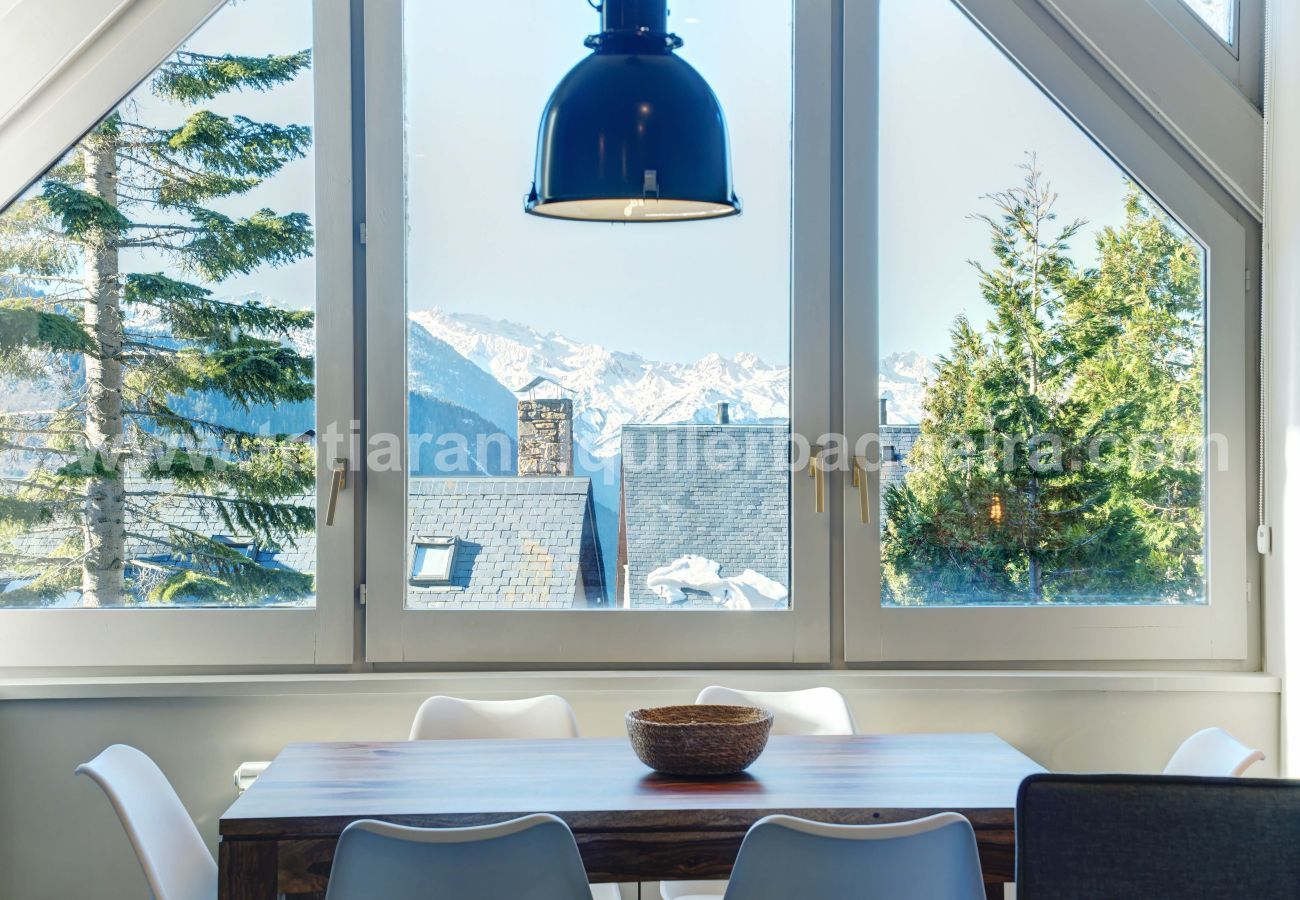 Apartment in Baqueira - Cris by Totiaran