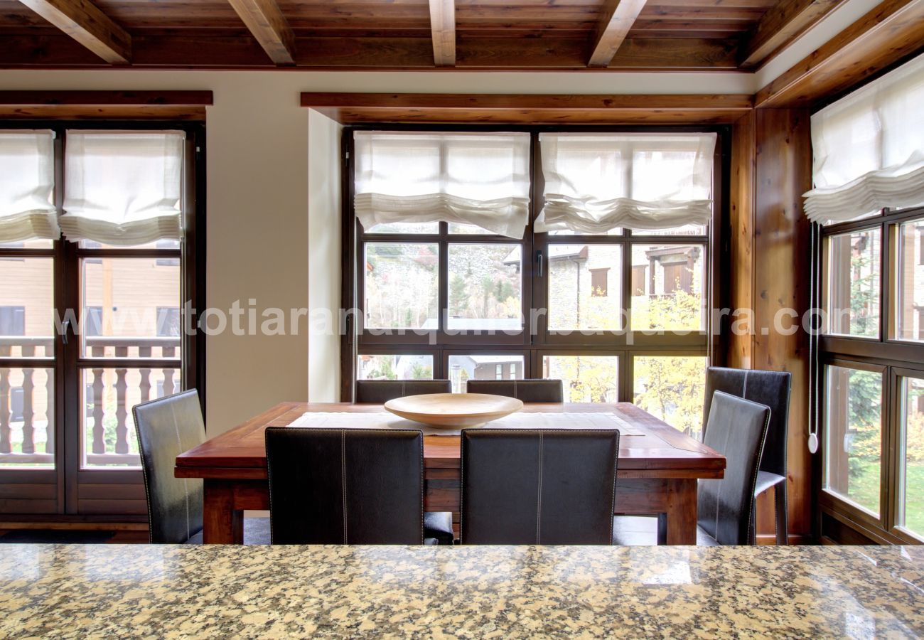 living-dining room apartment Molieres by Totiaran at the foot of the slopes