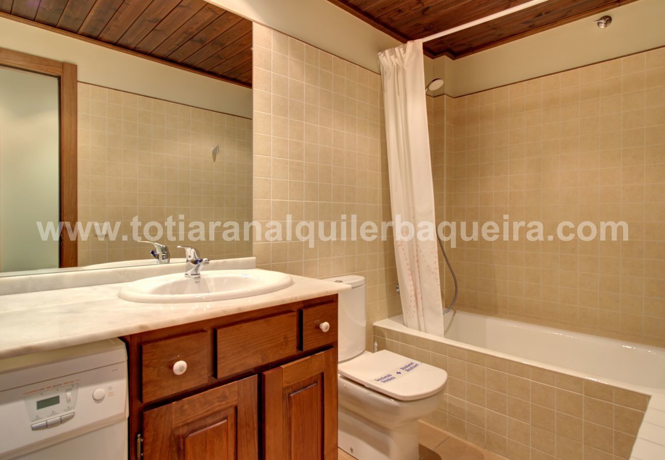 bathroom apartment Molieres by Totiaran at the foot of the slopes