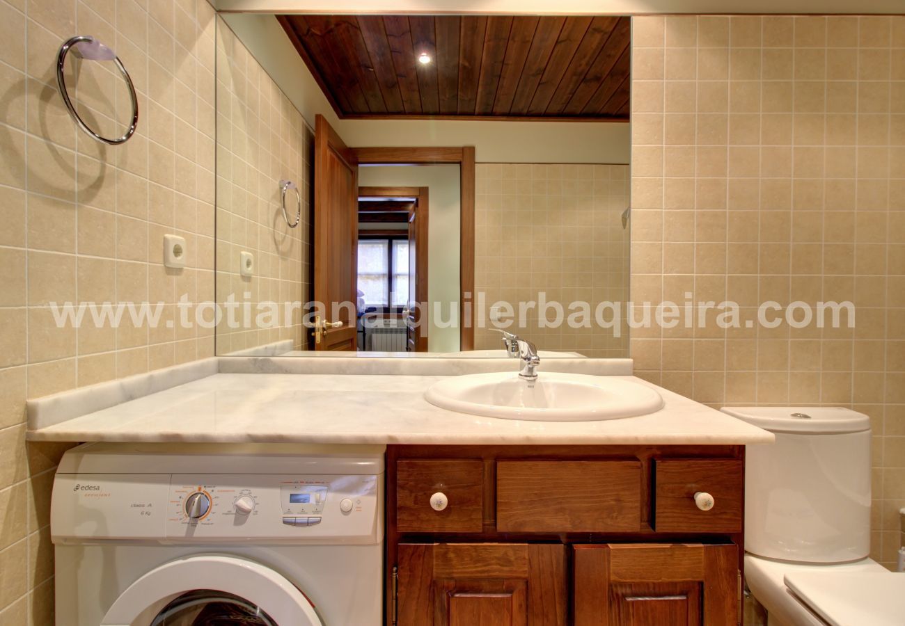 bathroom apartment Molieres by Totiaran at the foot of the slopes