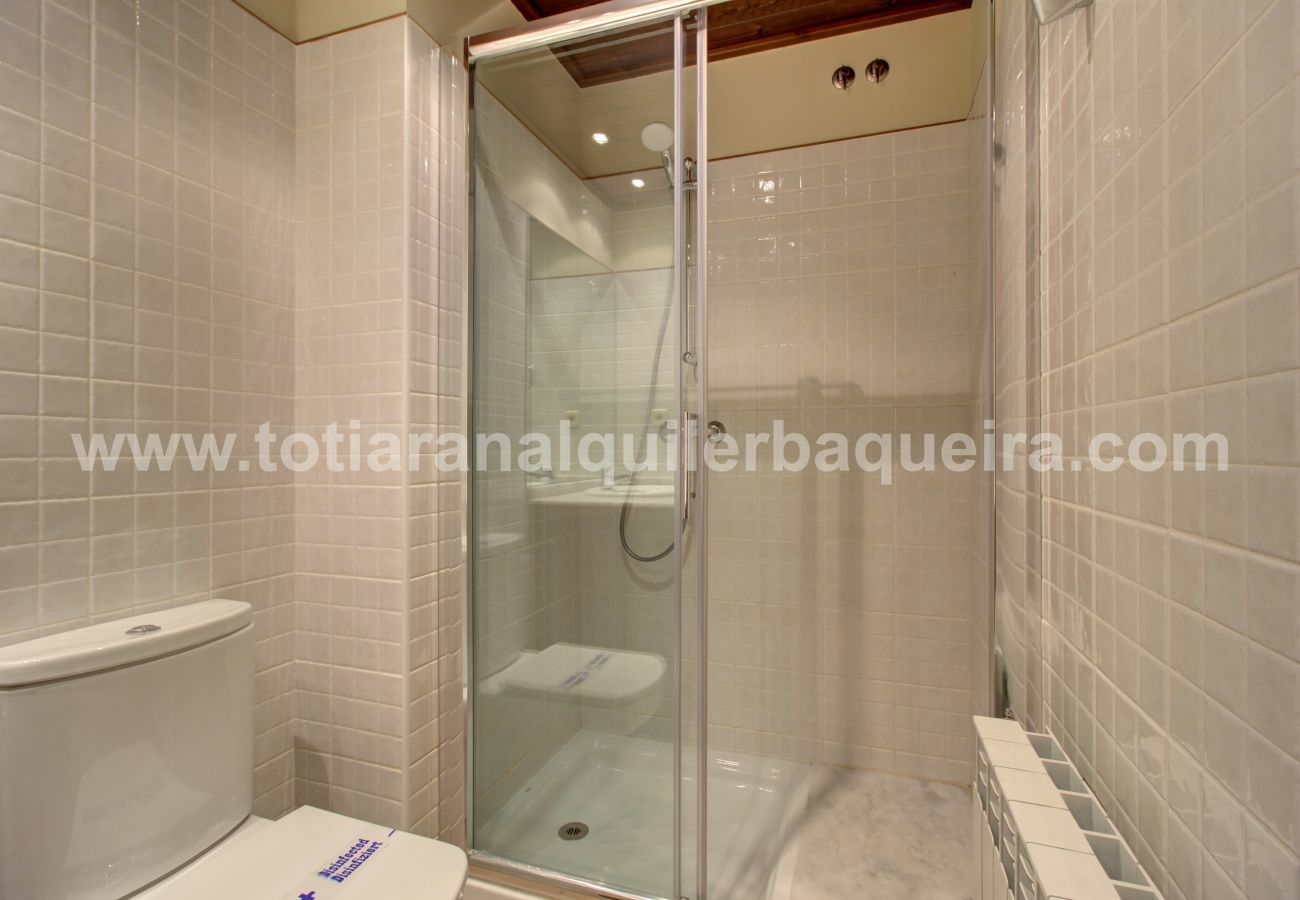 bathroom apartment Molieres by Totiaran at the foot of the slopes