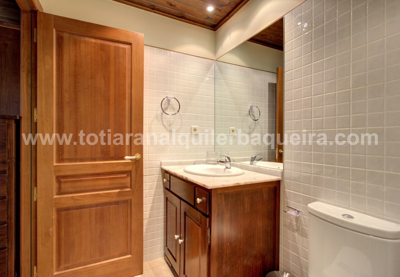 bathroom apartment Molieres by Totiaran at the foot of the slopes