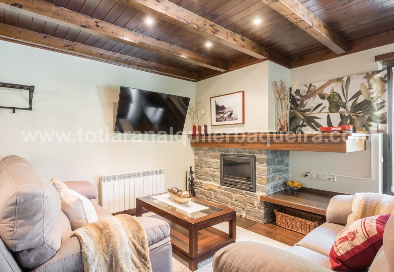 Apartment in Baqueira - Molieres by Totiaran