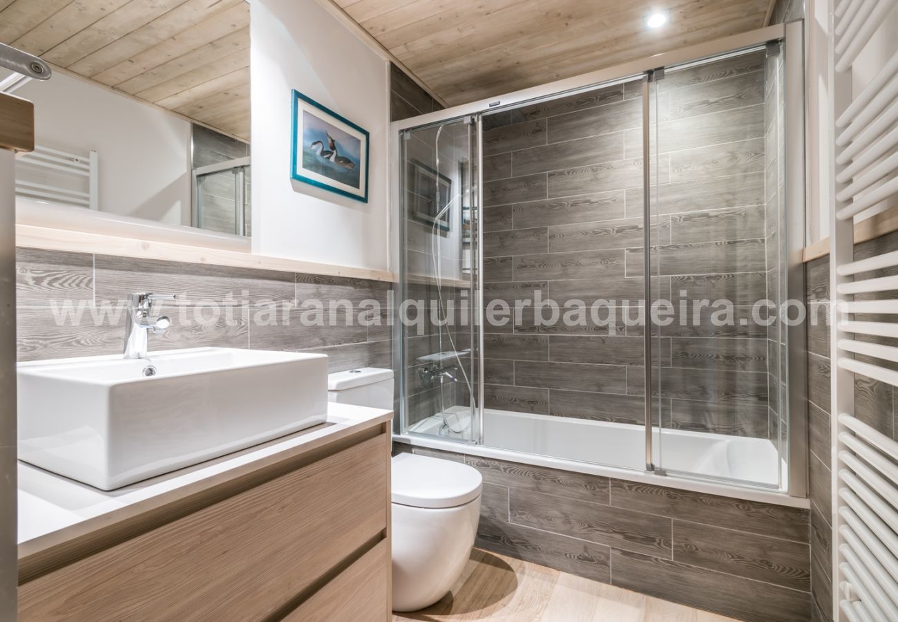 Apartment in Baqueira - Dossau By Totiaran