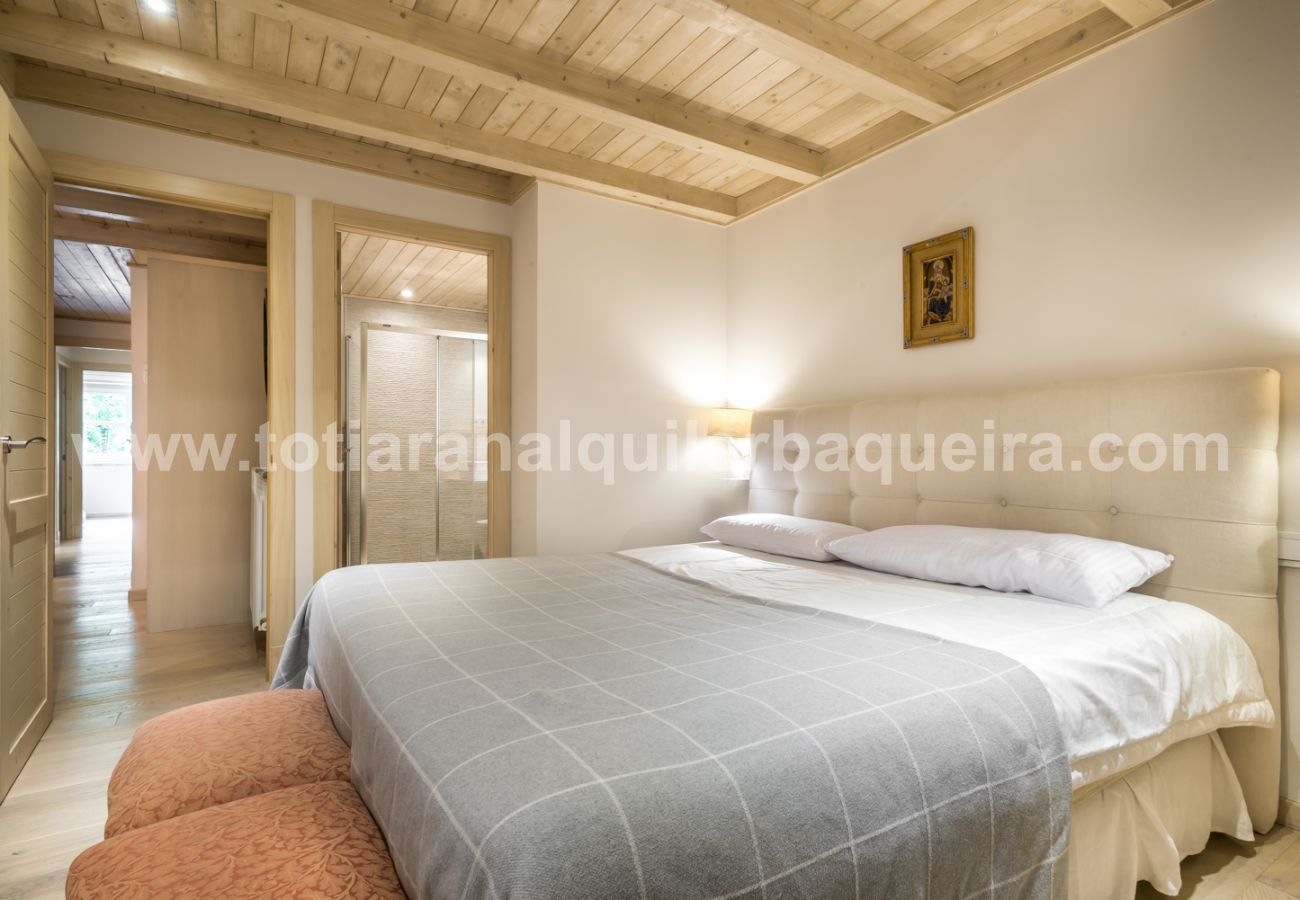 Apartment in Baqueira - Dossau By Totiaran