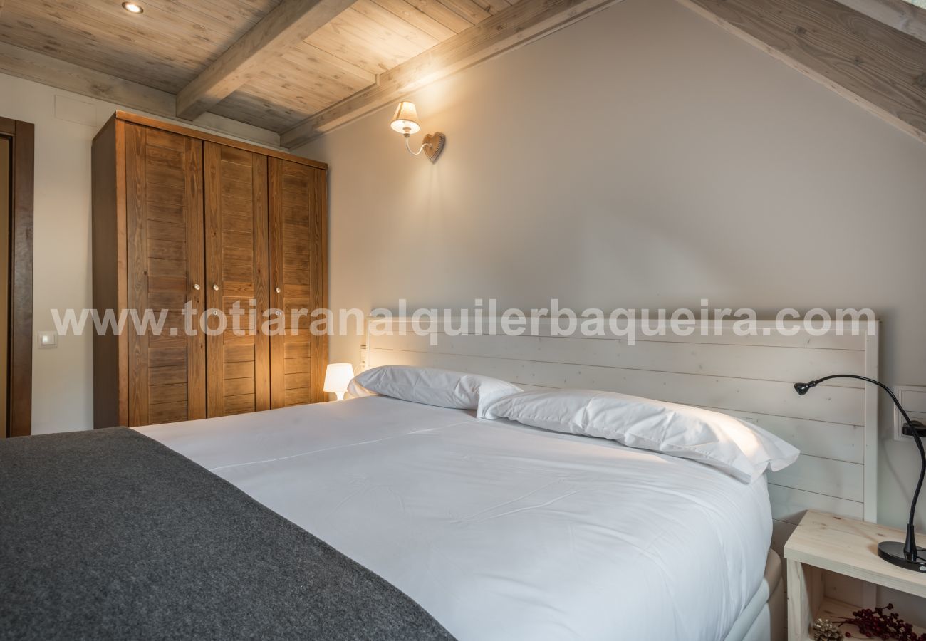 Apartment in Baqueira - Villena by Totiaran