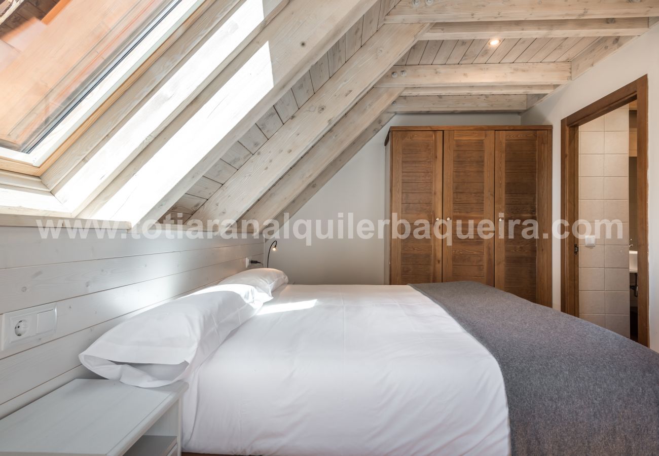 Apartment in Baqueira - Villena by Totiaran