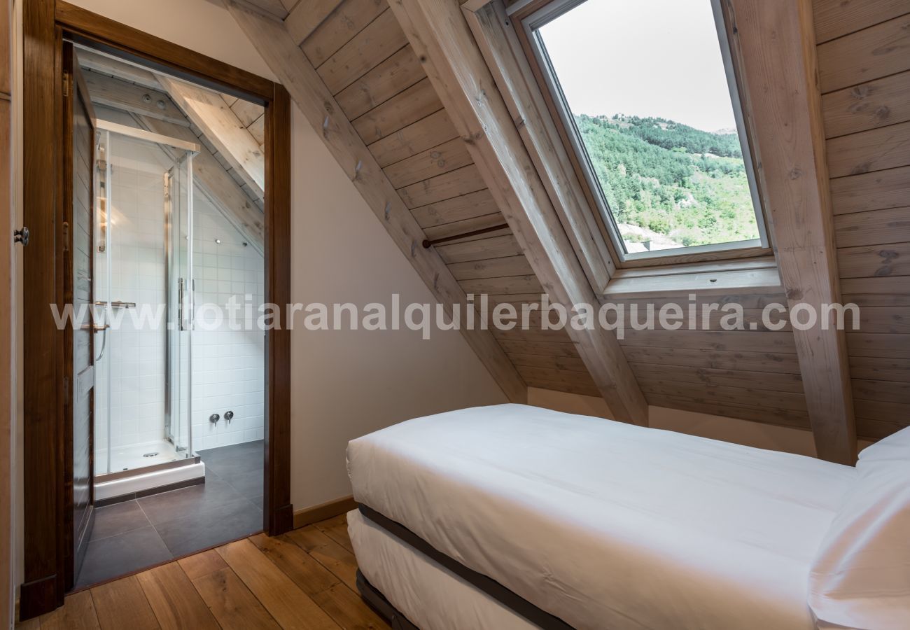 Apartment in Baqueira - Villena by Totiaran