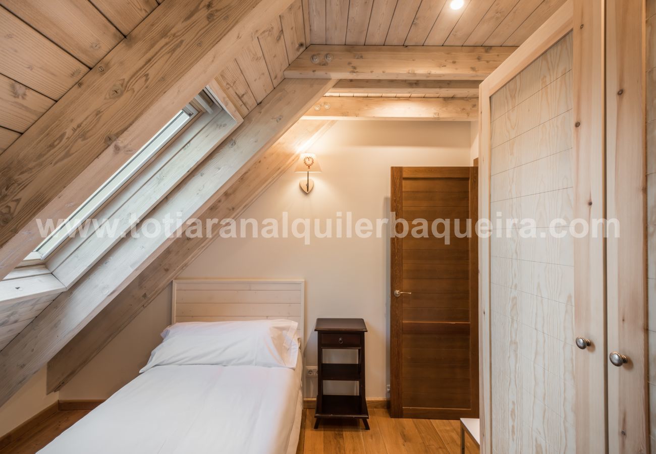 Apartment in Baqueira - Villena by Totiaran