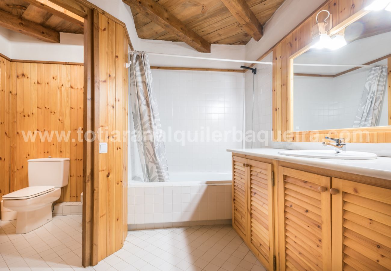 Apartment in Baqueira - Manaud - Pleta de Jus by Totiaran