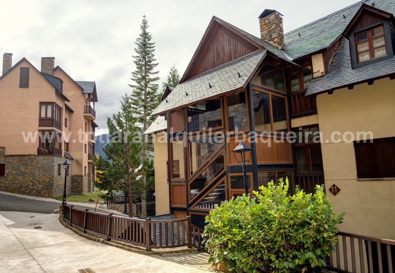 Apartment in Baqueira - Lebre by Totiaran