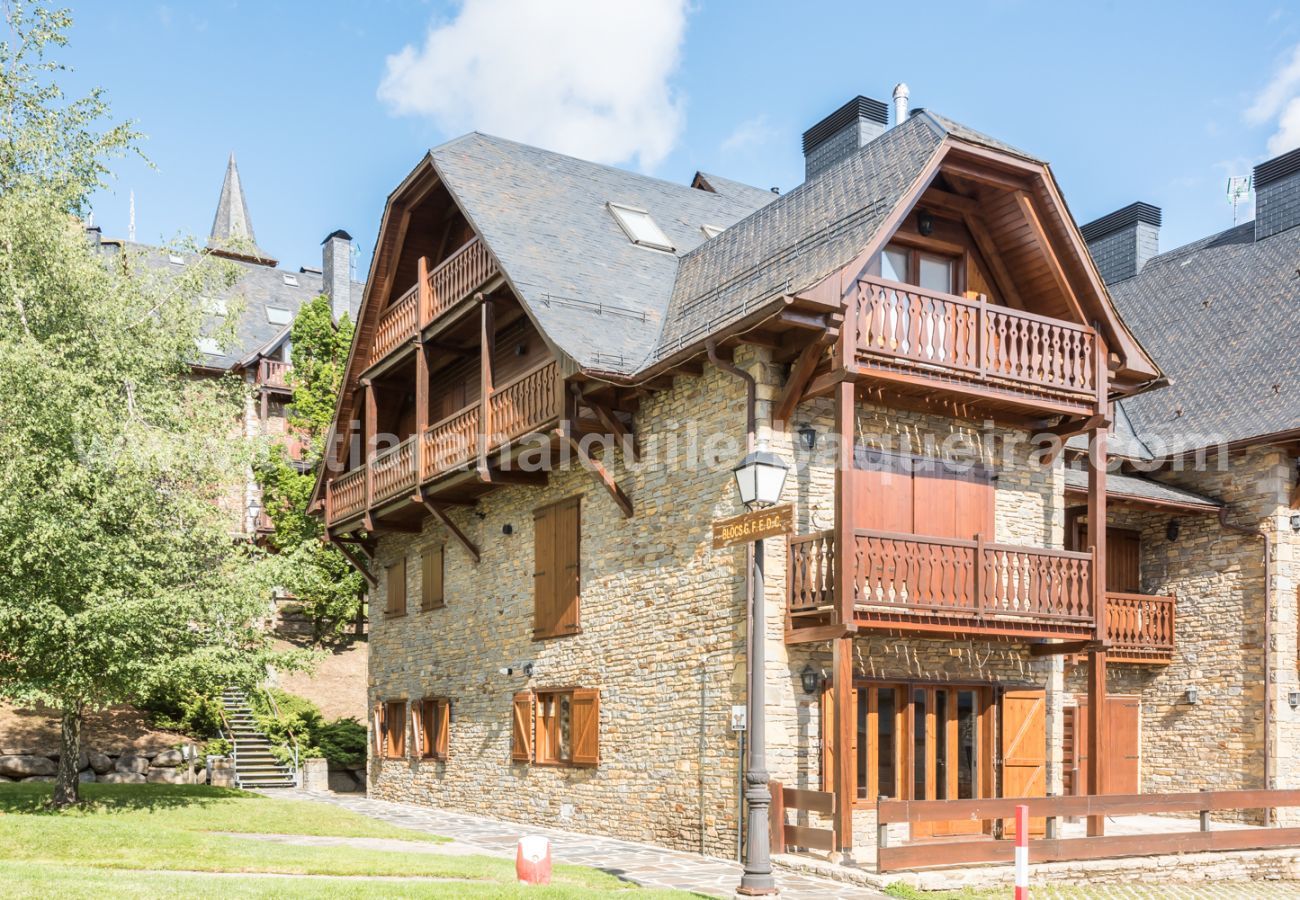 Apartment in Baqueira - Cabanes by Totiaran