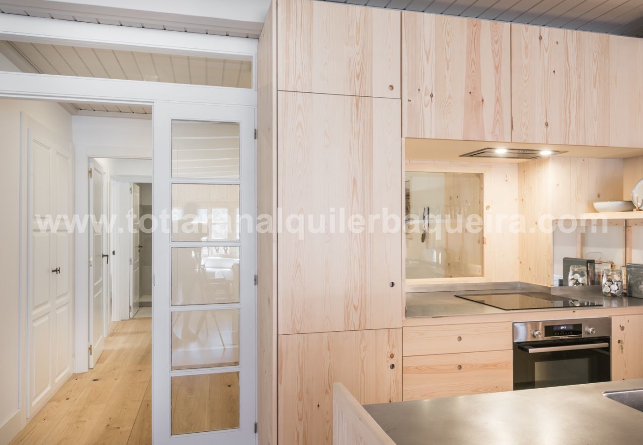 Apartment in Baqueira - Egua  by Totiaran