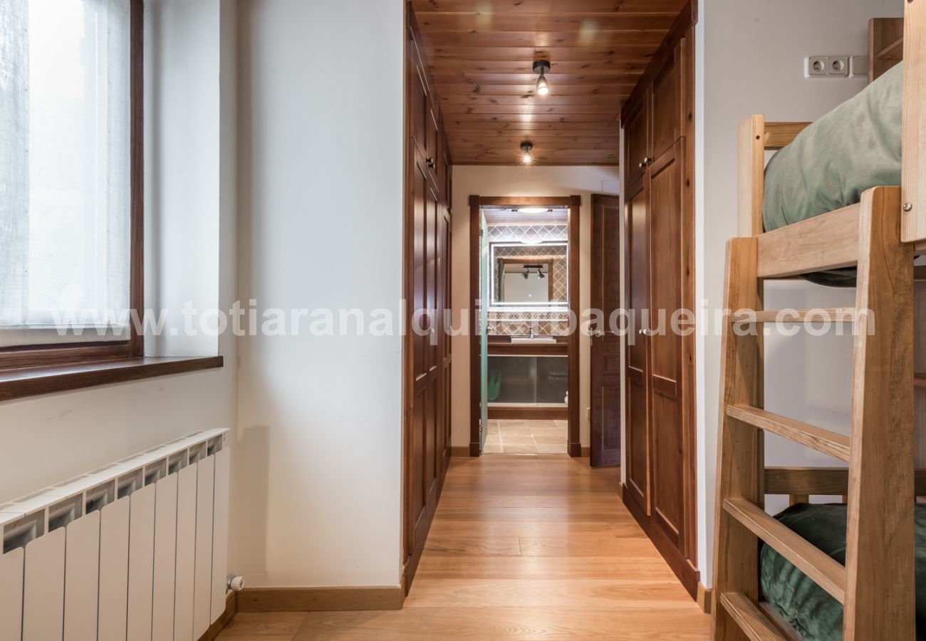 Casa Pujo by Totiaran, located in Salardu, 5km from Baqueira 1500