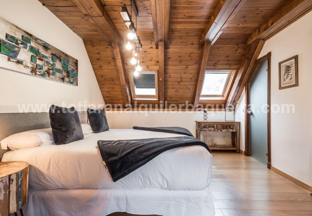 Casa Pujo by Totiaran, located in Salardu, 5km from Baqueira 1500