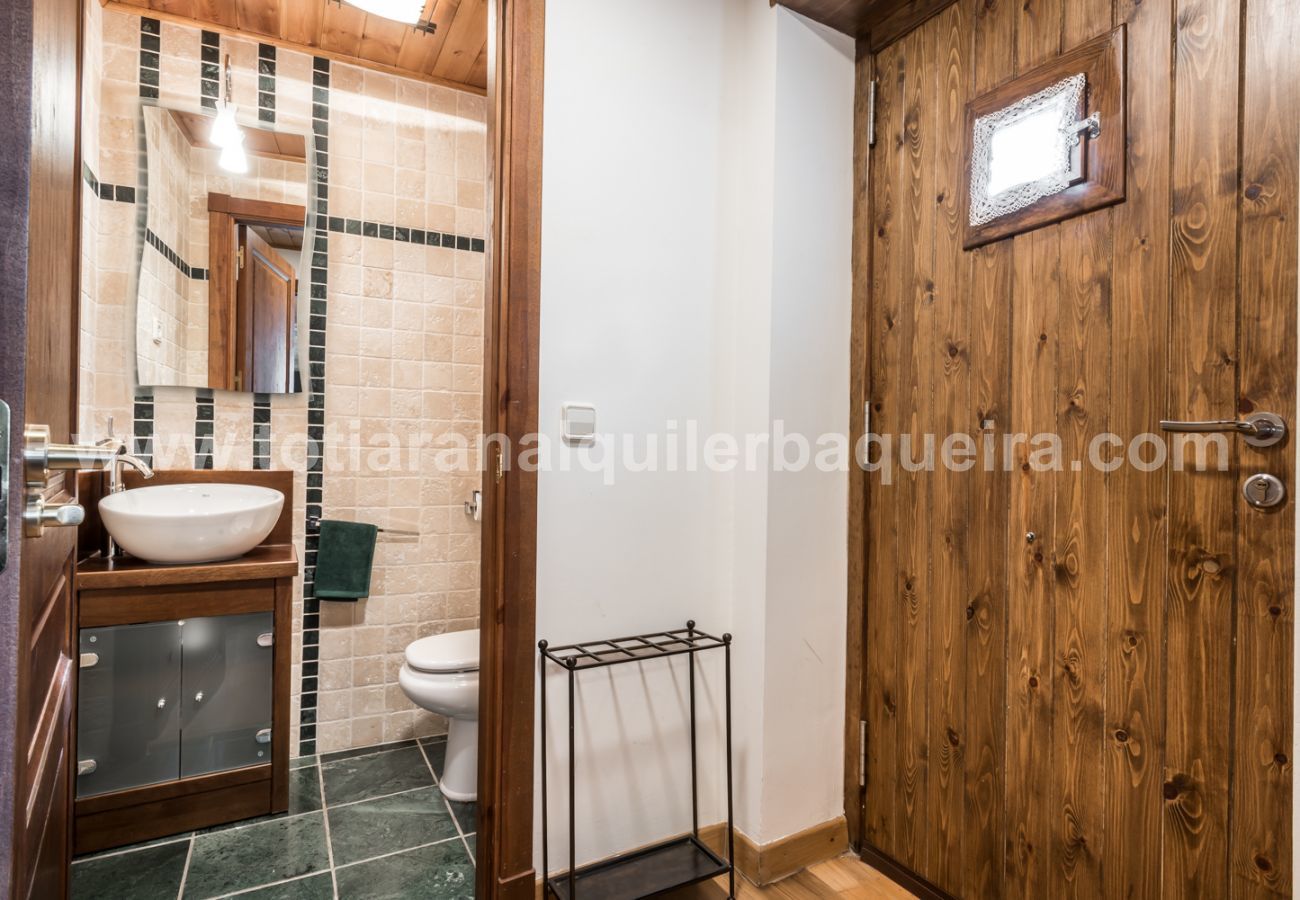 Casa Pujo by Totiaran, located in Salardu, 5km from Baqueira 1500