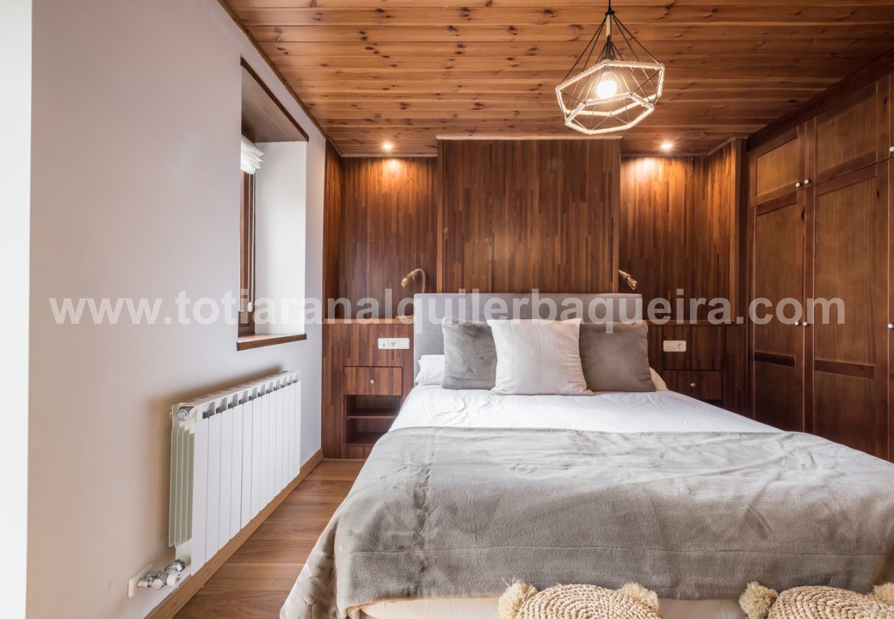 Casa Pujo by Totiaran, located in Salardu, 5km from Baqueira 1500