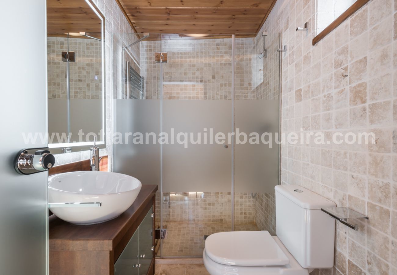 Casa Pujo by Totiaran, located in Salardu, 5km from Baqueira 1500