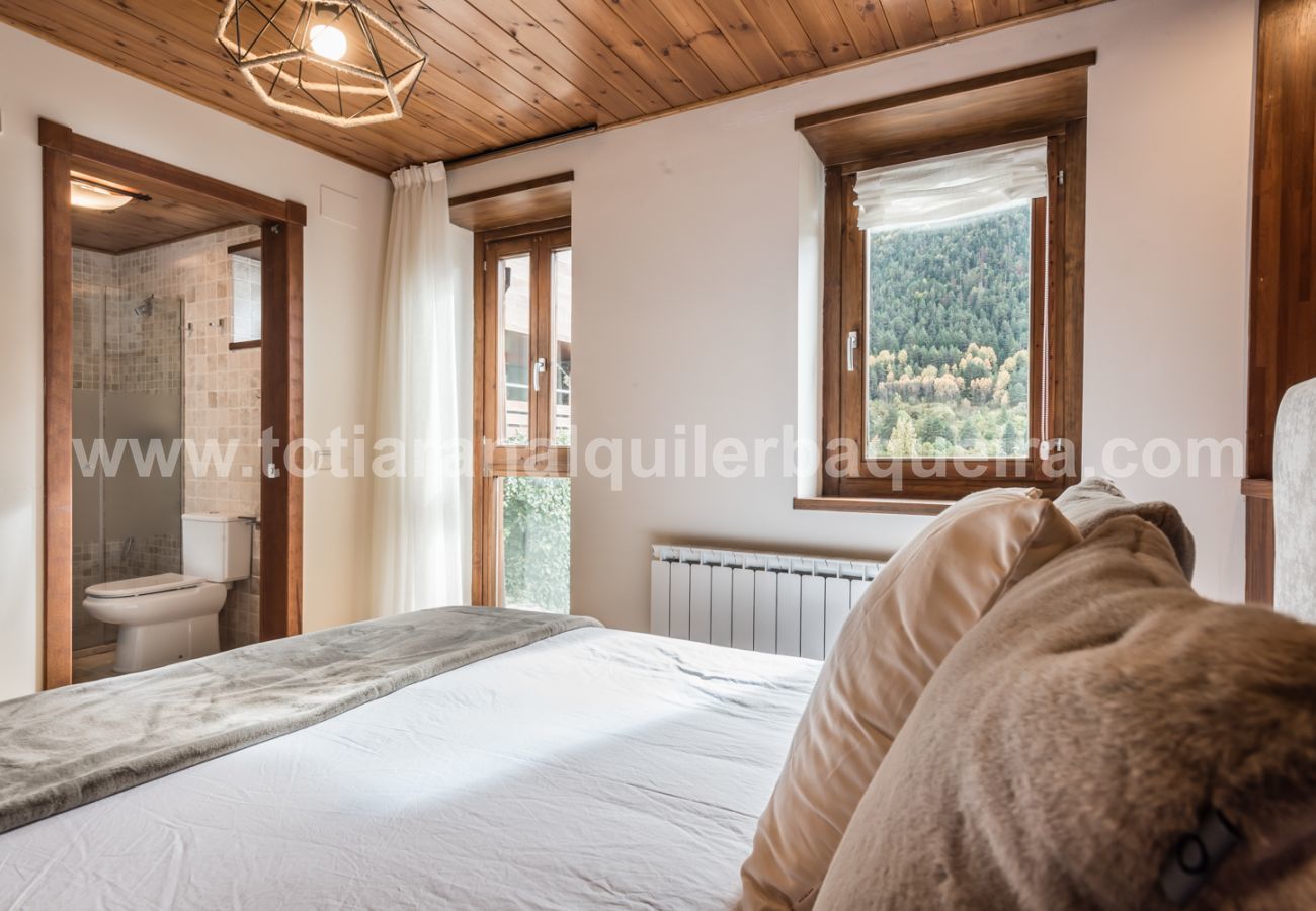 Casa Pujo by Totiaran, located in Salardu, 5km from Baqueira 1500