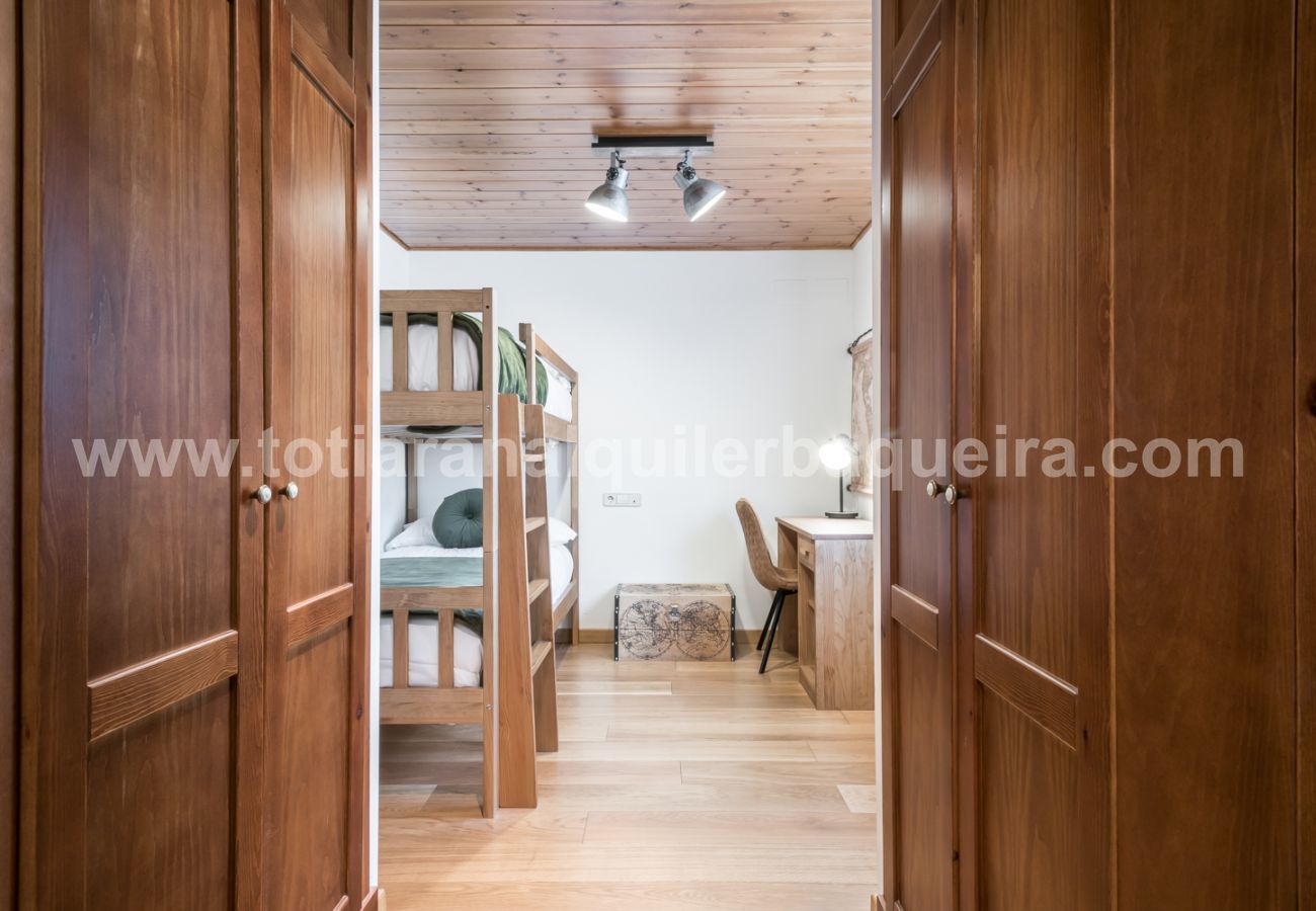 Casa Pujo by Totiaran, located in Salardu, 5km from Baqueira 1500