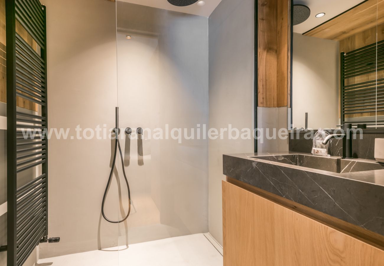 Chalet in Baqueira - Casa Sanglier Deluxe by Totiaran