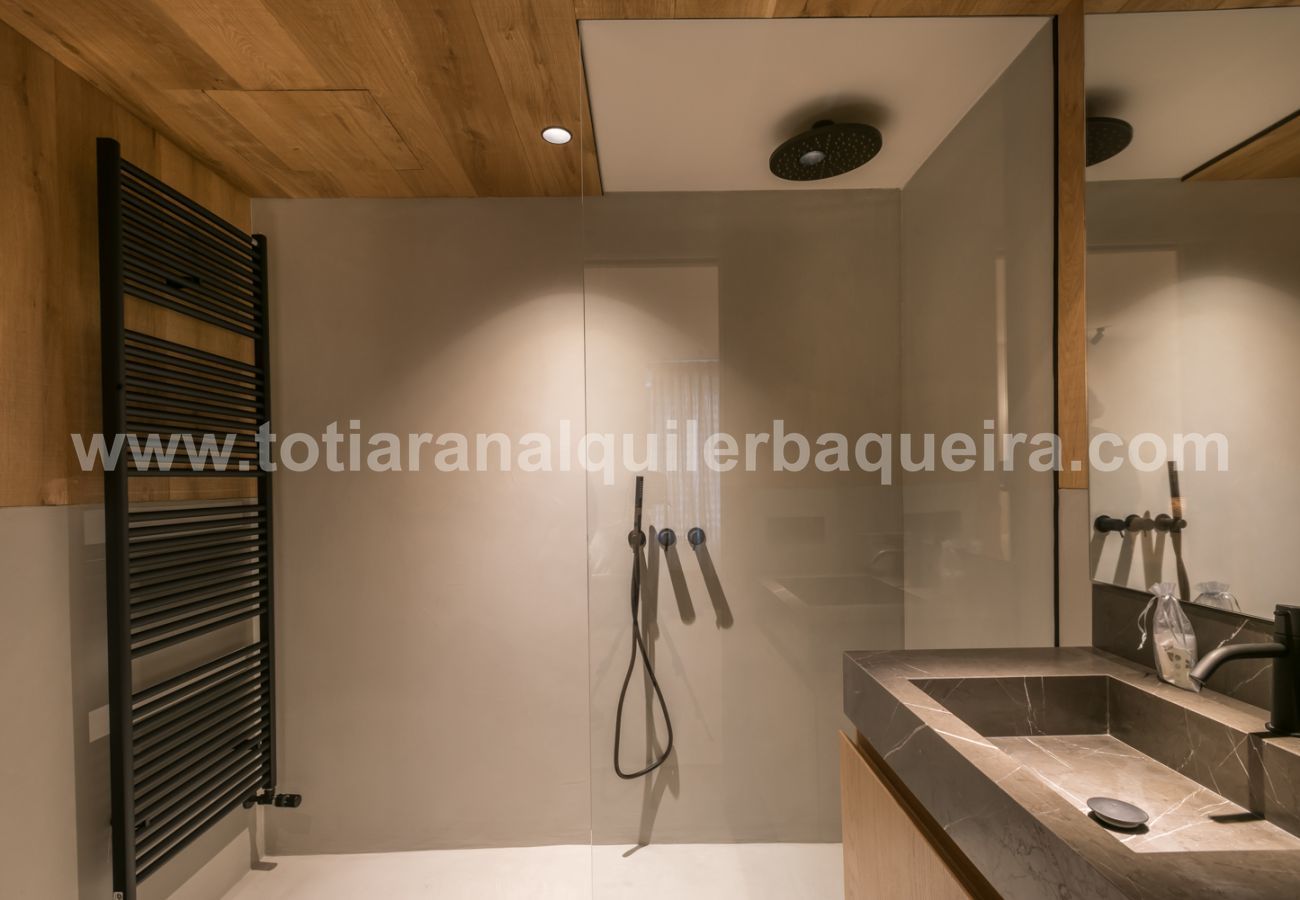 Chalet in Baqueira - Casa Sanglier Deluxe by Totiaran